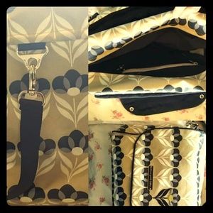 Petunia Pickle Bottom